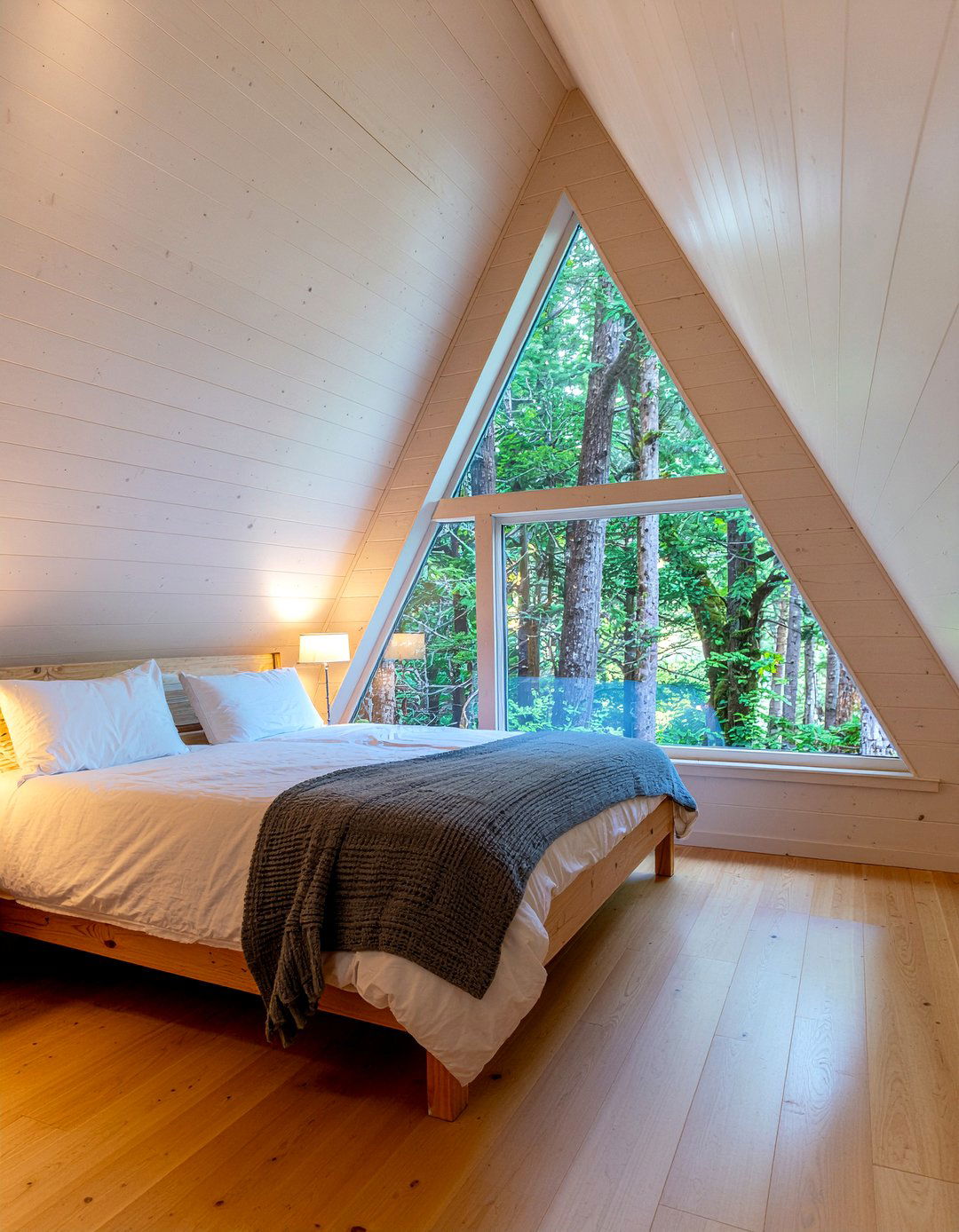 A frame treehouse cabin - 30 treehouse bedroom ideas