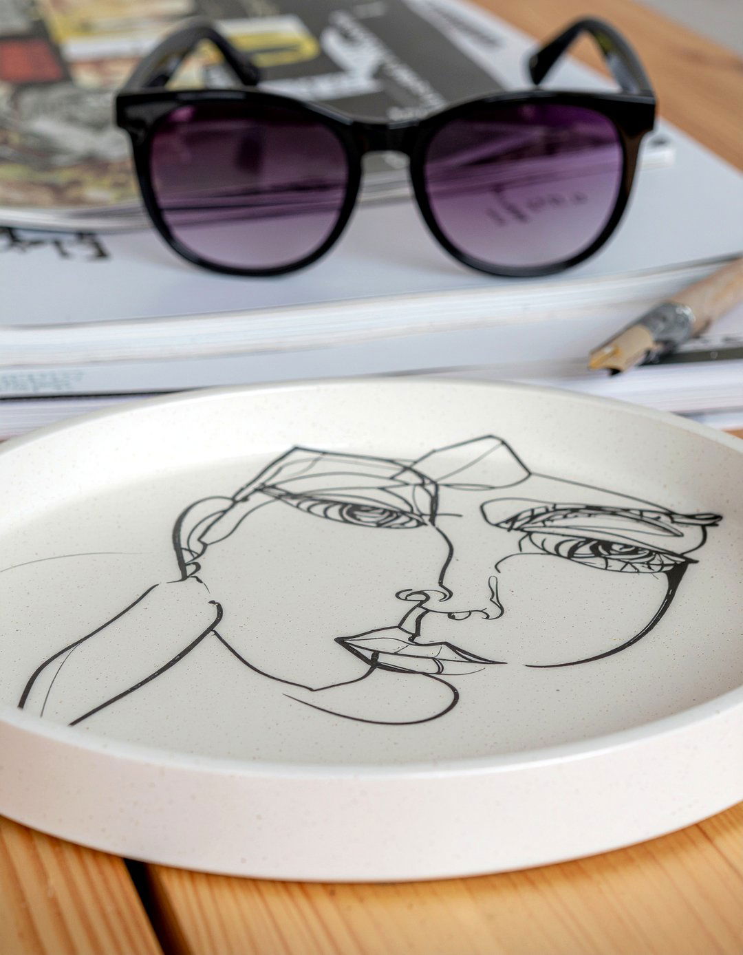 Abstract Face Tray - 30 living room trinket dishes