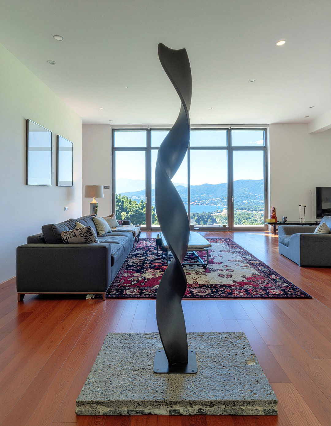 Abstract Sculpture Decor - 30 living room focal point ideas