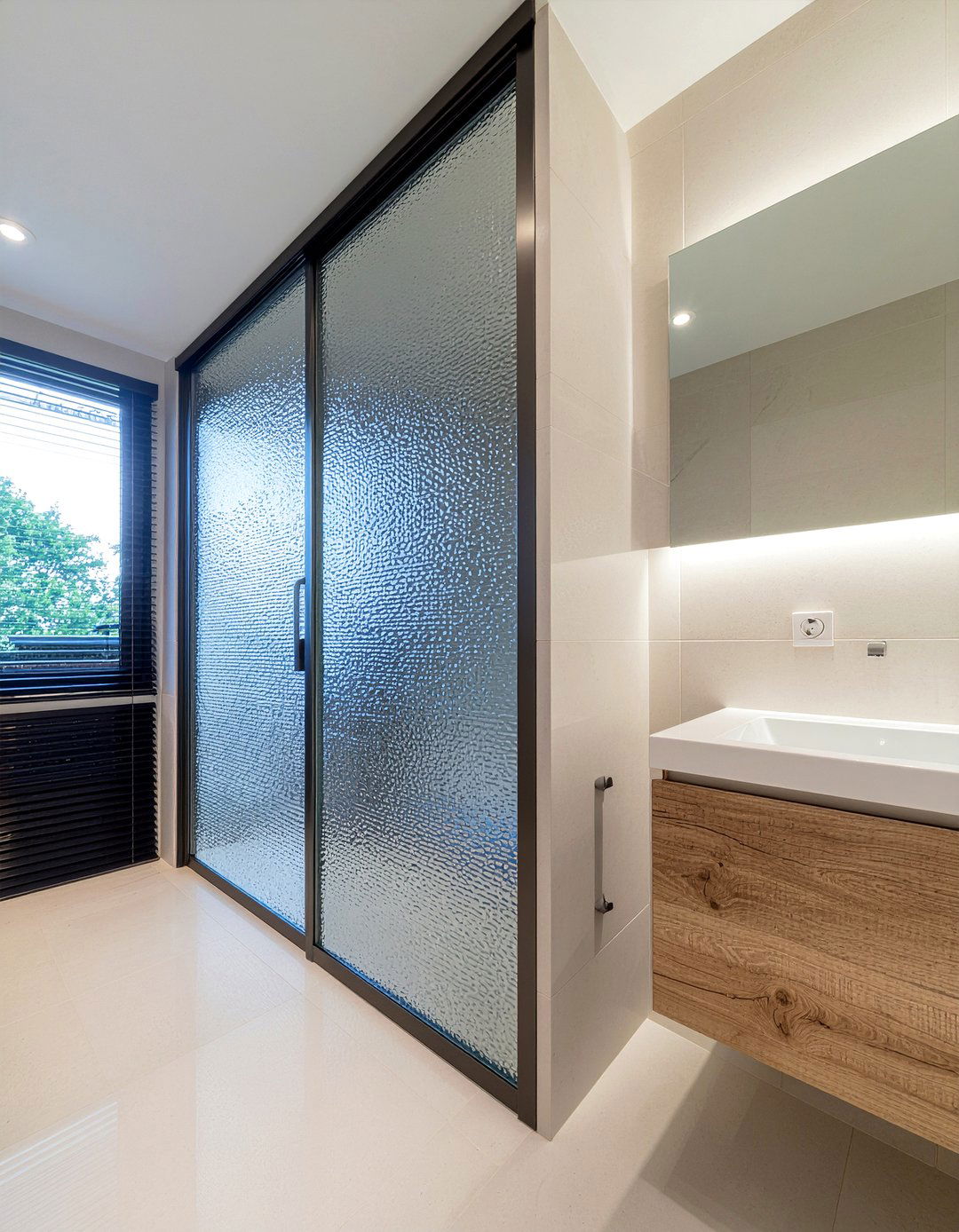 Acid etched glass door - 30 frosted glass bathroom ideas