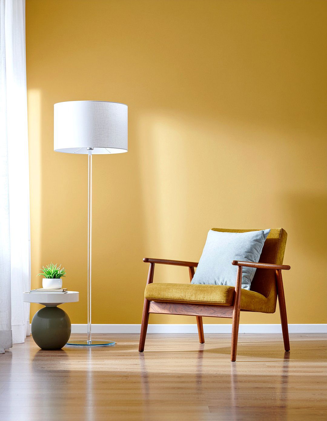 Acrylic Floor Lamp - 30 living room acrylic furniture ideas