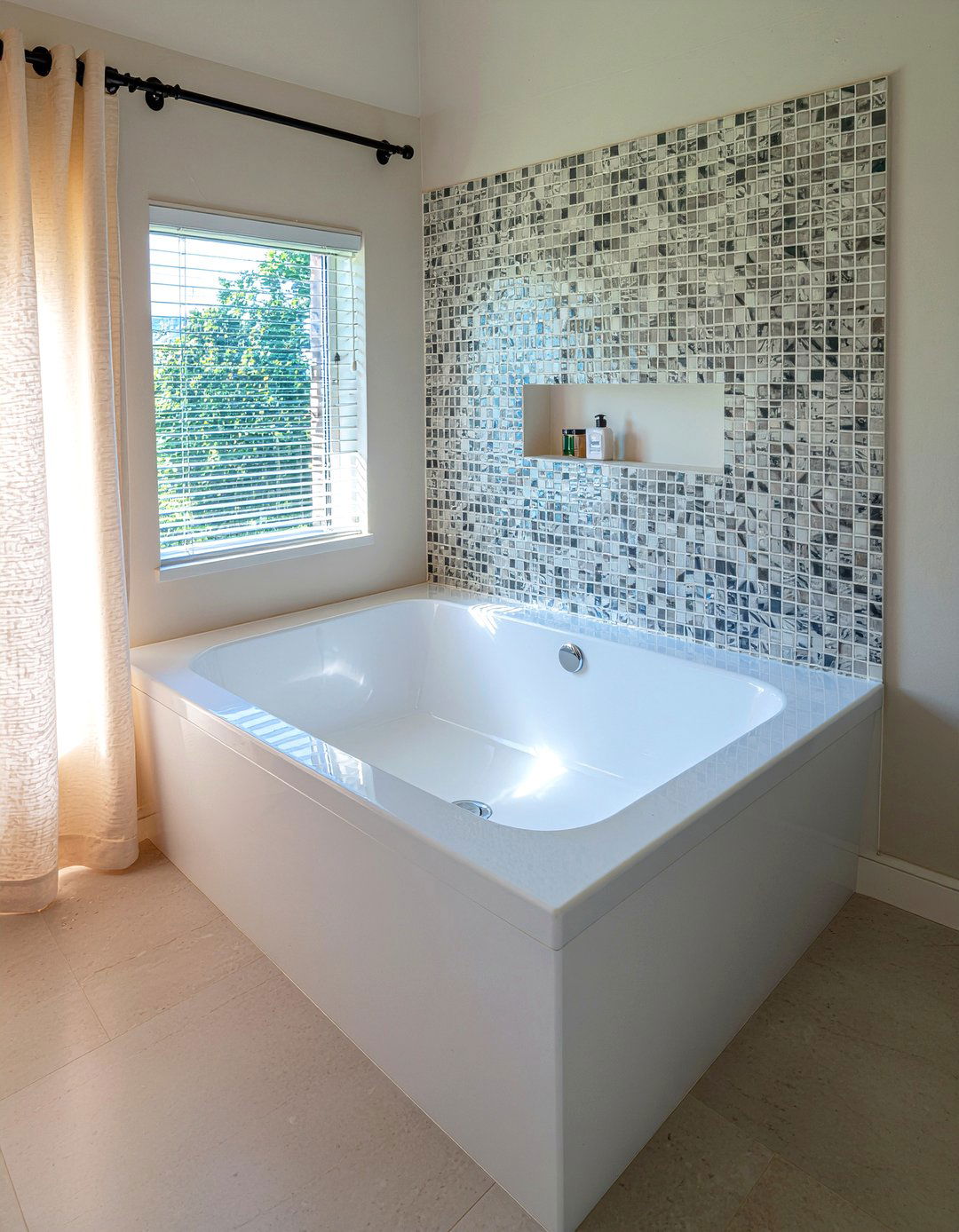 Acrylic alcove bathtub - 30 master bathroom tub ideas