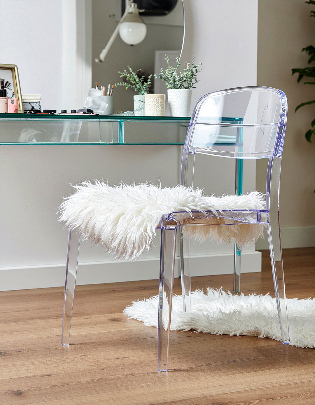 Acrylic chair - 30 glam bedroom ideas