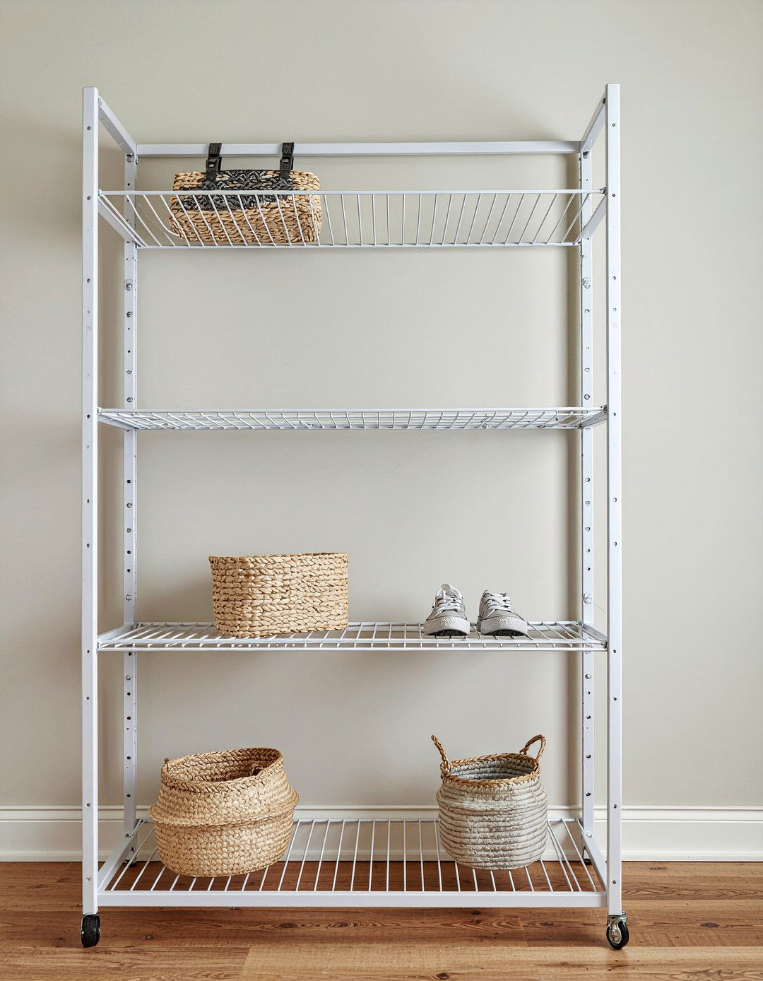 Adjustable wire shelving - 30 bedroom reach-in closet ideas