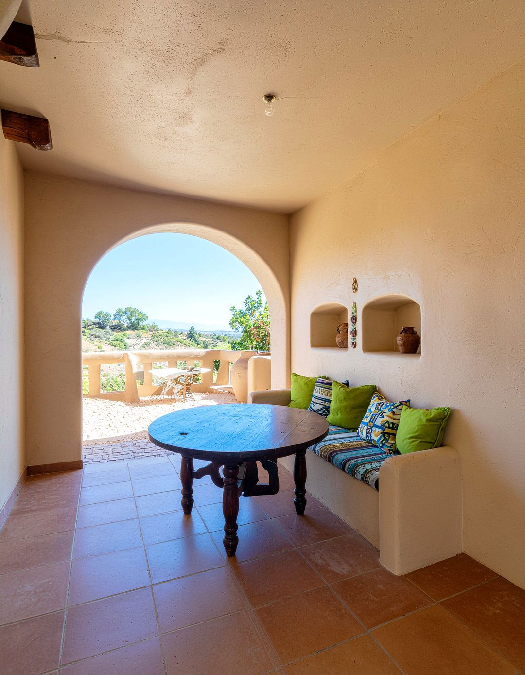 Adobe Style Dining Room - 30 desert dining room ideas