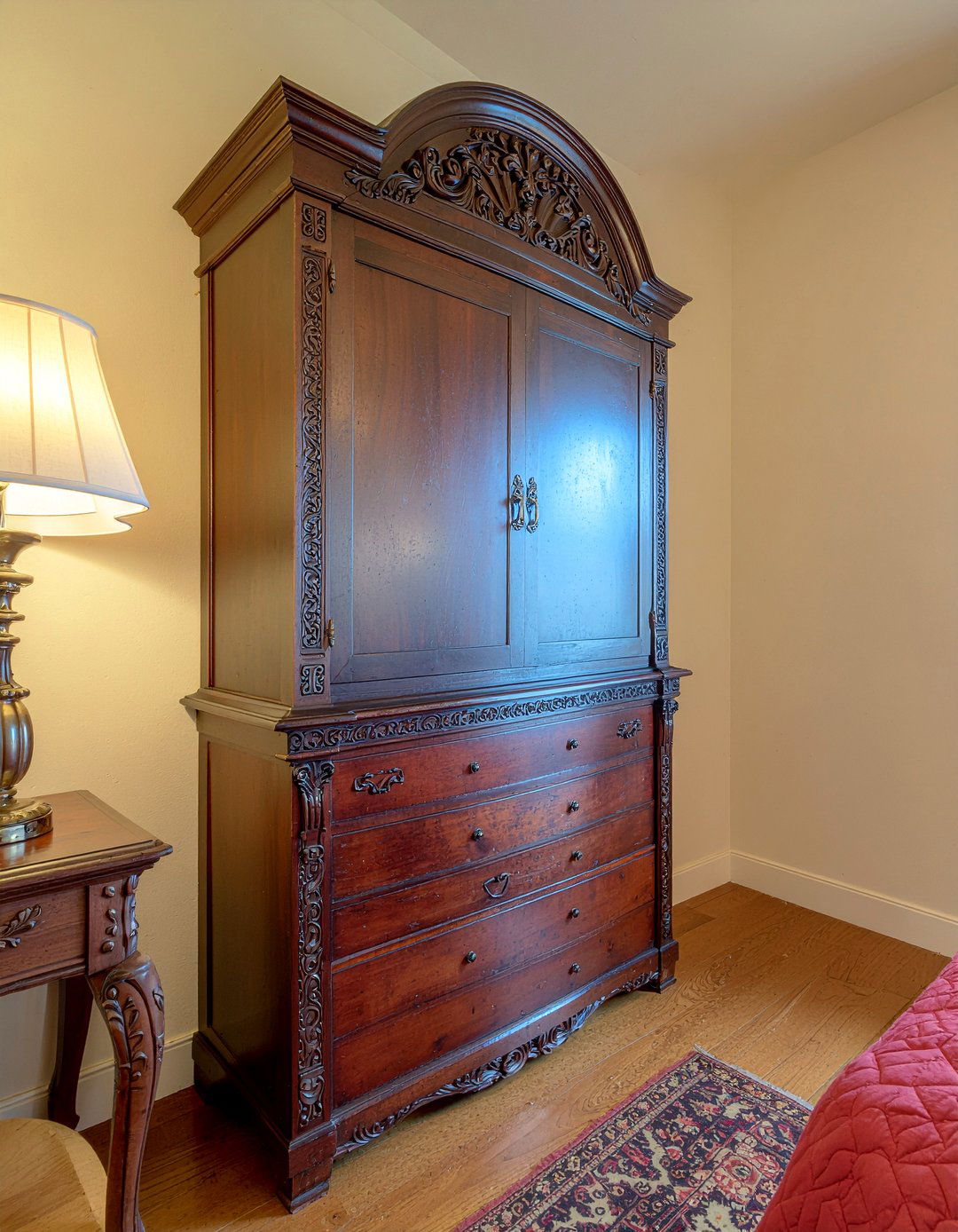 Antique Armoire - 30 Tuscan bedroom ideas