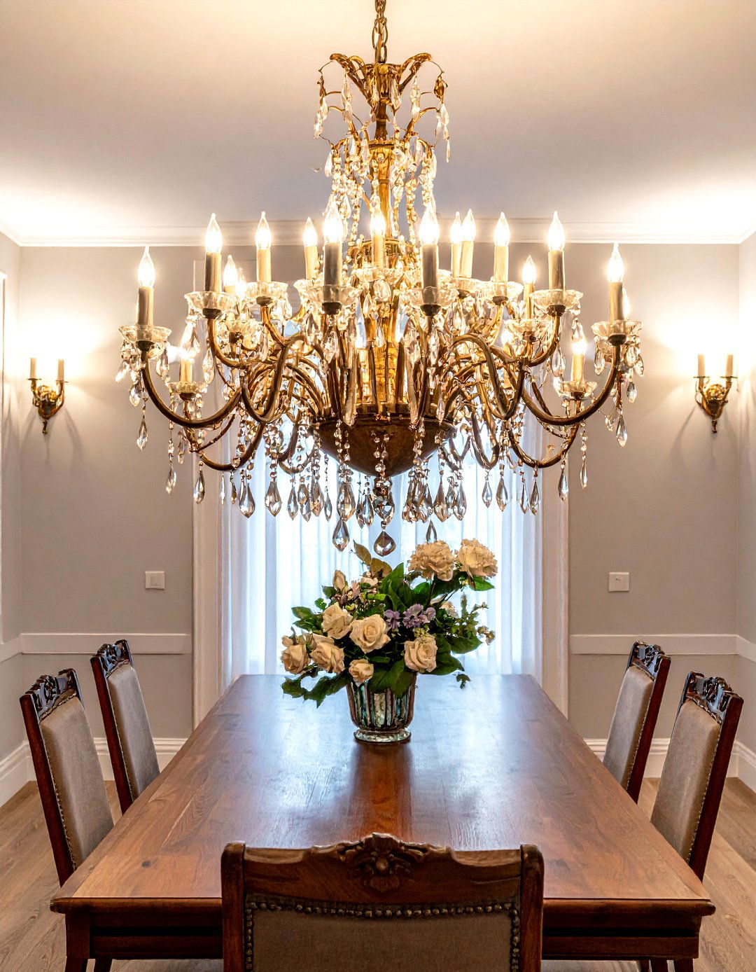 Antique Crystal Chandelier - 30 thrift store dining room ideas