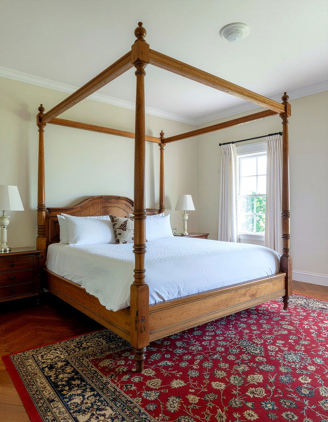 Antique Four Poster Bed - 30 historic home bedroom ideas