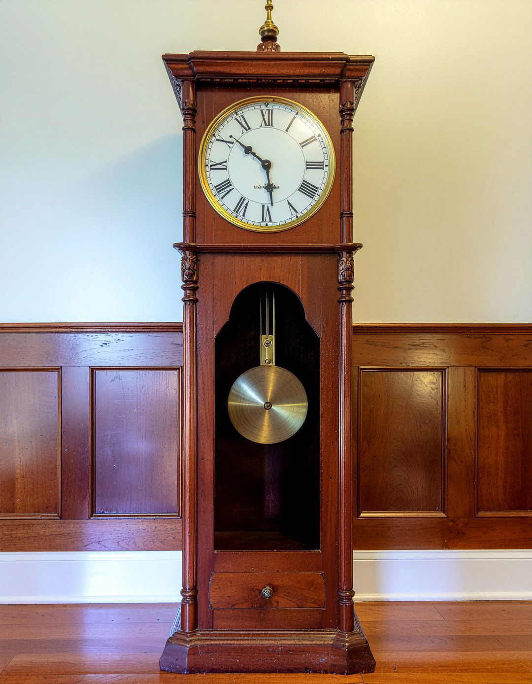 Antique Grandfather Clock - 30 dining room classic element ideas