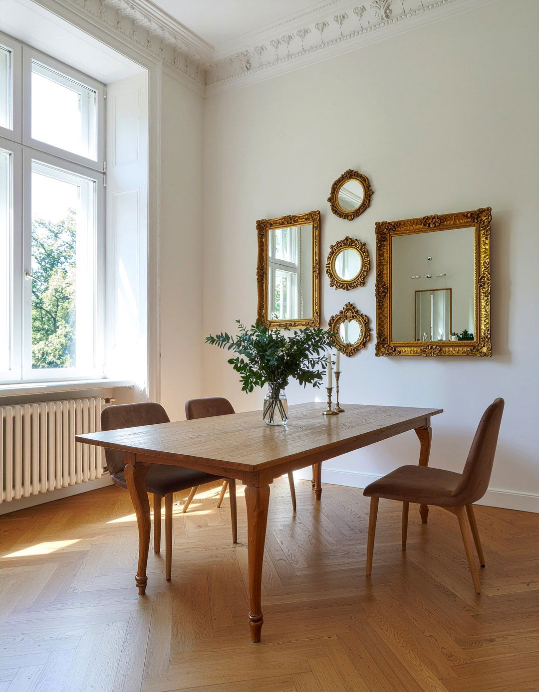 Antique Mirror Wall - 30 family heirloom dining room ideas