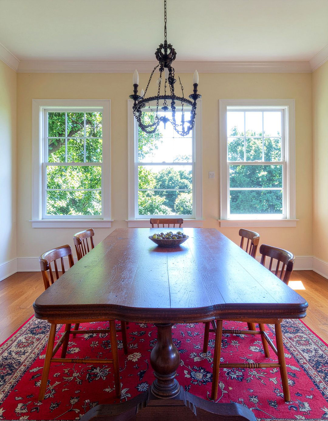 Antique Oak Table - 30 heritage home dining room ideas