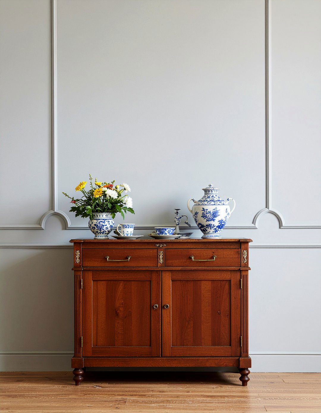 Antique Sideboard - 30 English dining room ideas