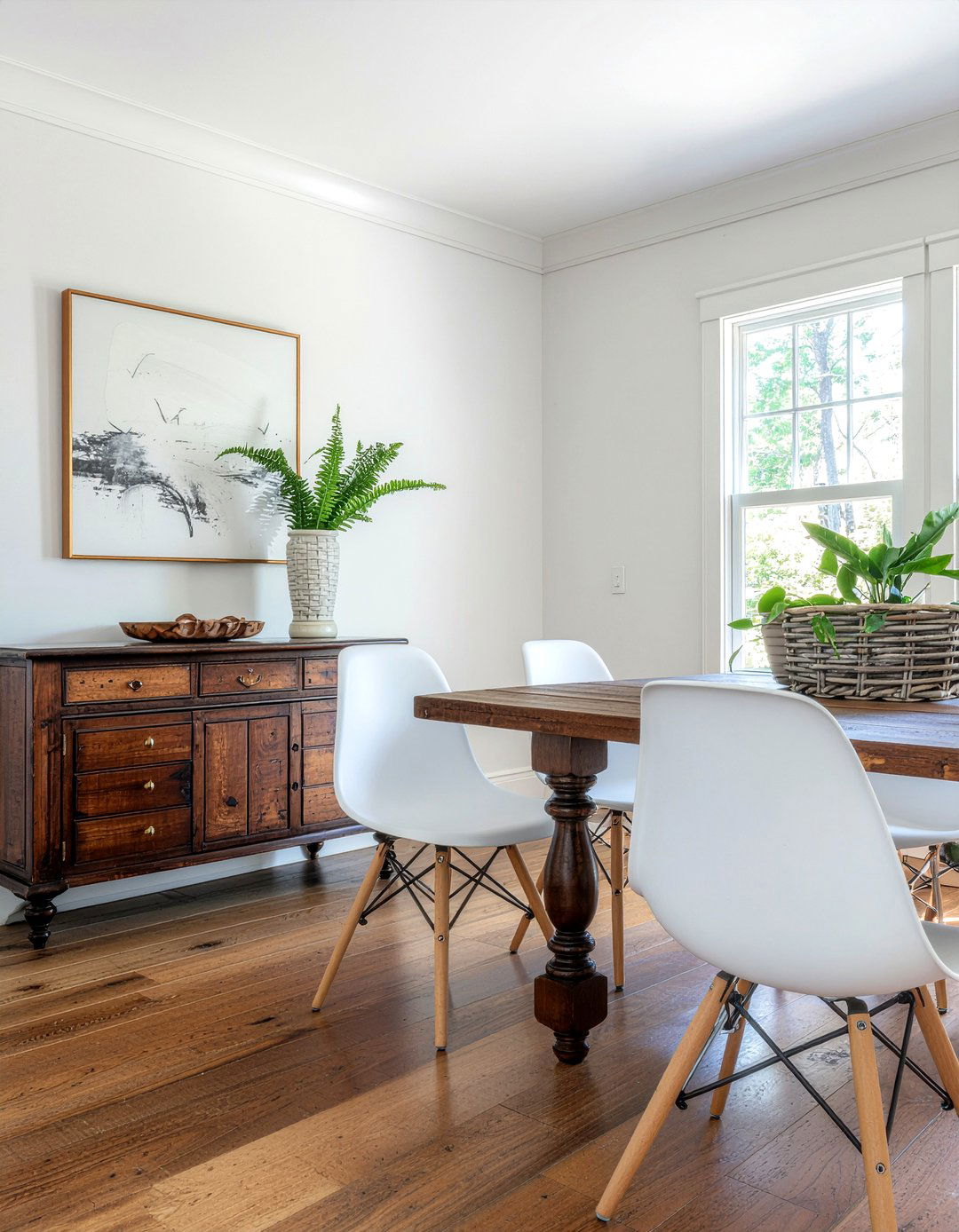 Antique Sideboard With Modern Dining Chairs - 30 dining room high-low mixing ideas