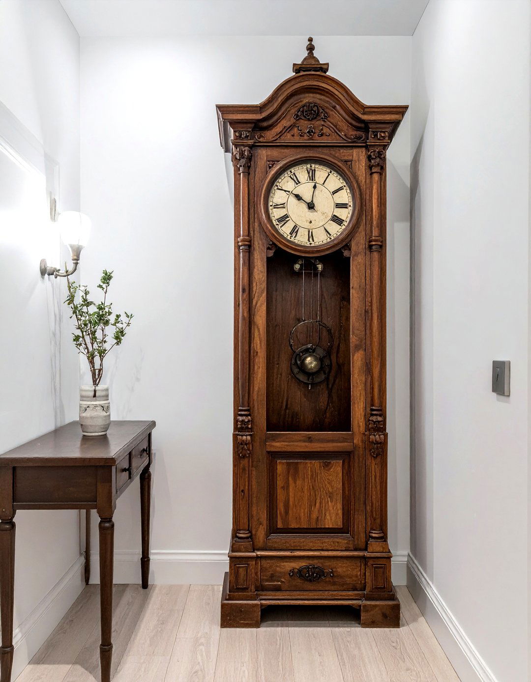 Antique Wall Clock Hallway - 30 antique decor ideas