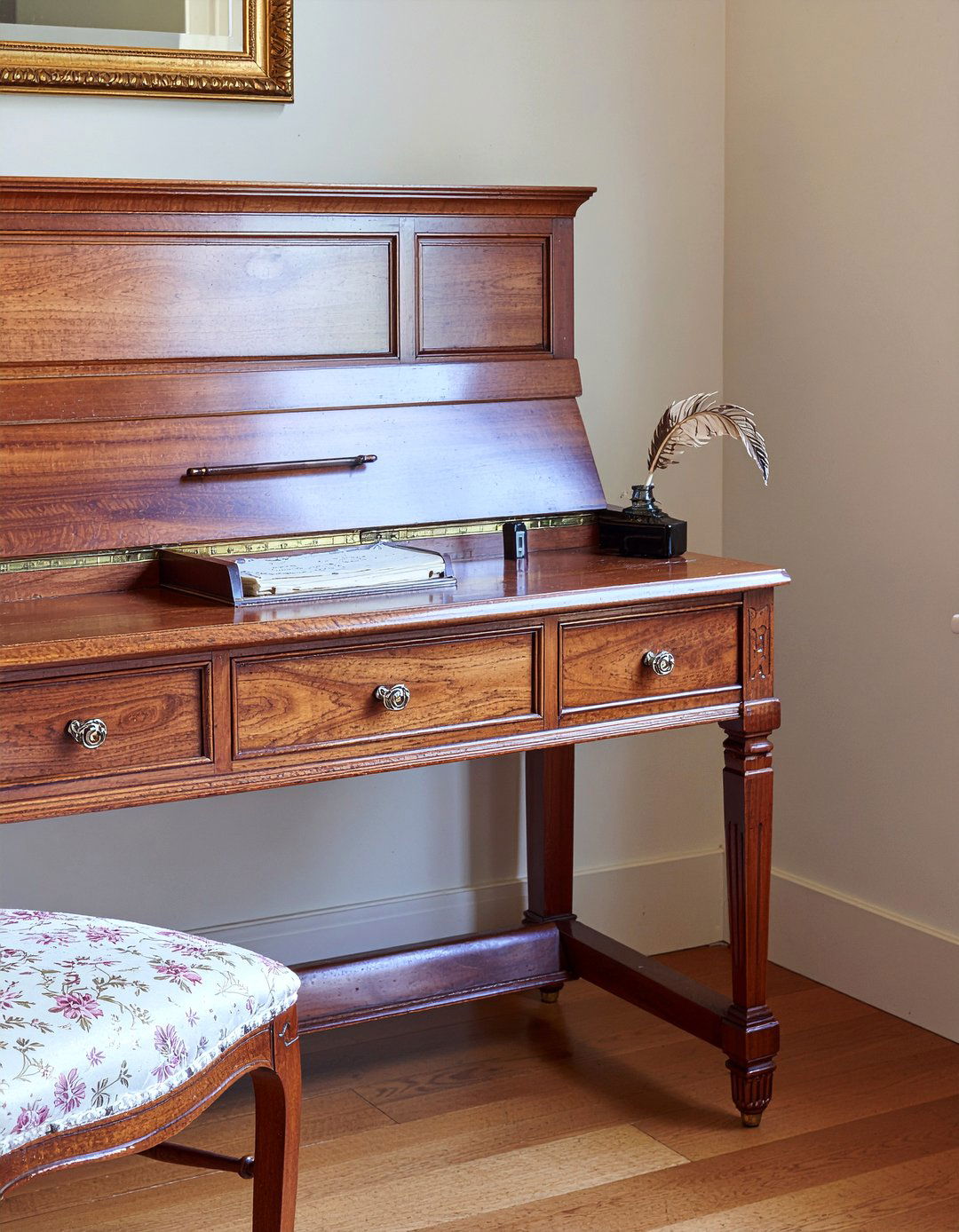 Antique Writing Desk - 30 living room Victorian furniture ideas