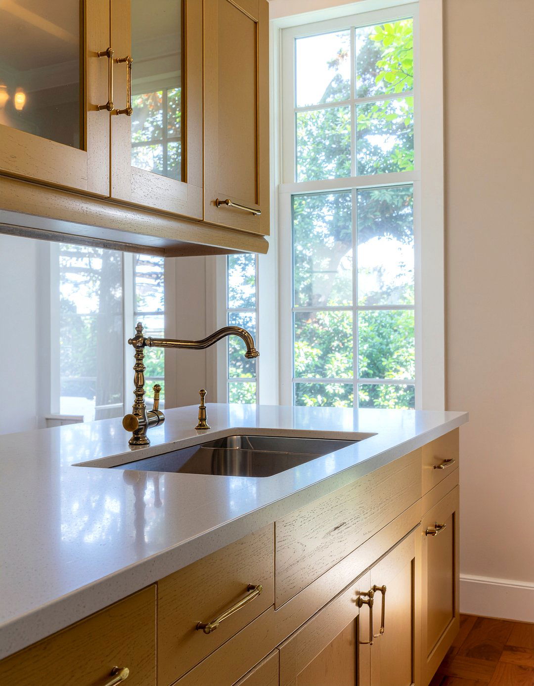 Antique brass and polished chrome - 30 mixed metal kitchen ideas