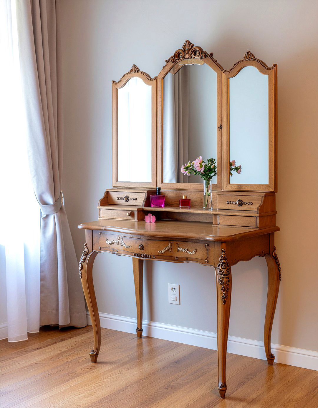 Antique vanity table - 30 gothic bedroom ideas