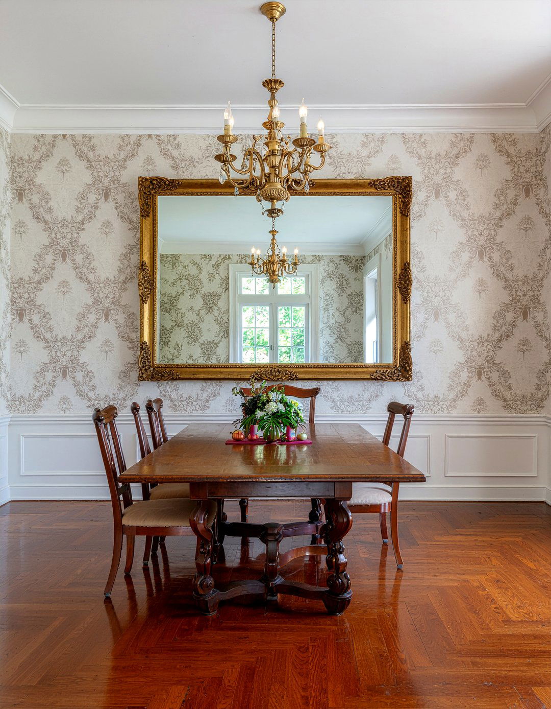 Antique wall mirror - 30 restored dining room ideas