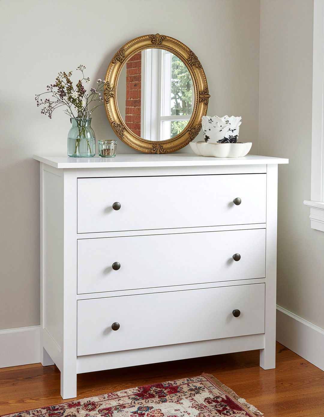 Antique white dresser - 30 off-white bedroom ideas