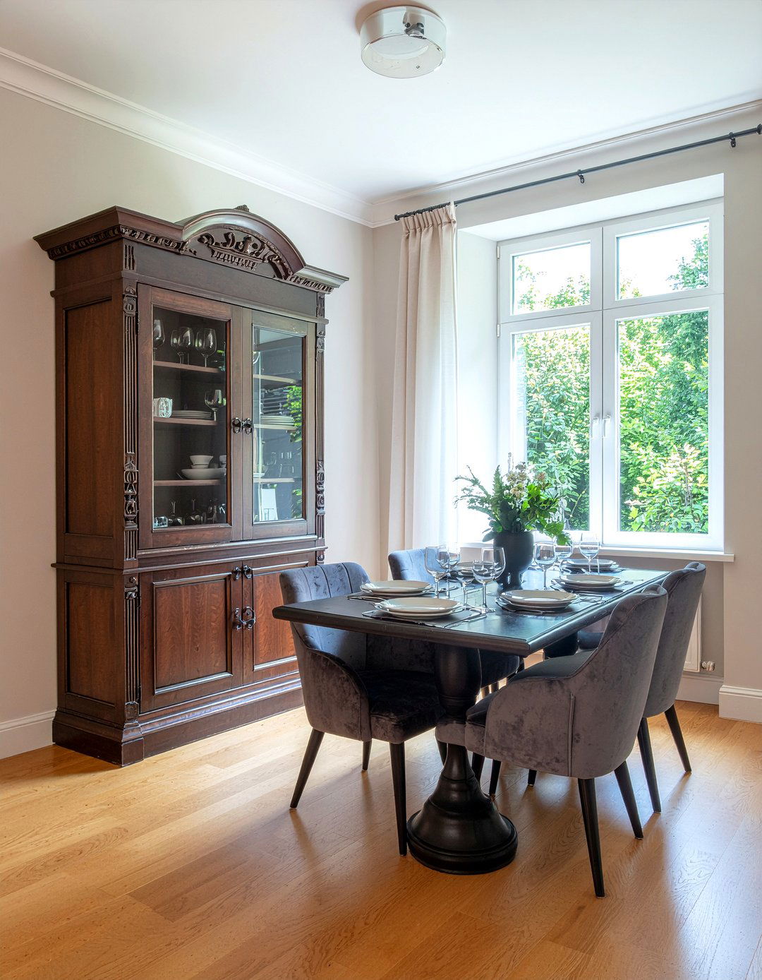 Antique wooden armoire dining - 30 Argentine dining room ideas