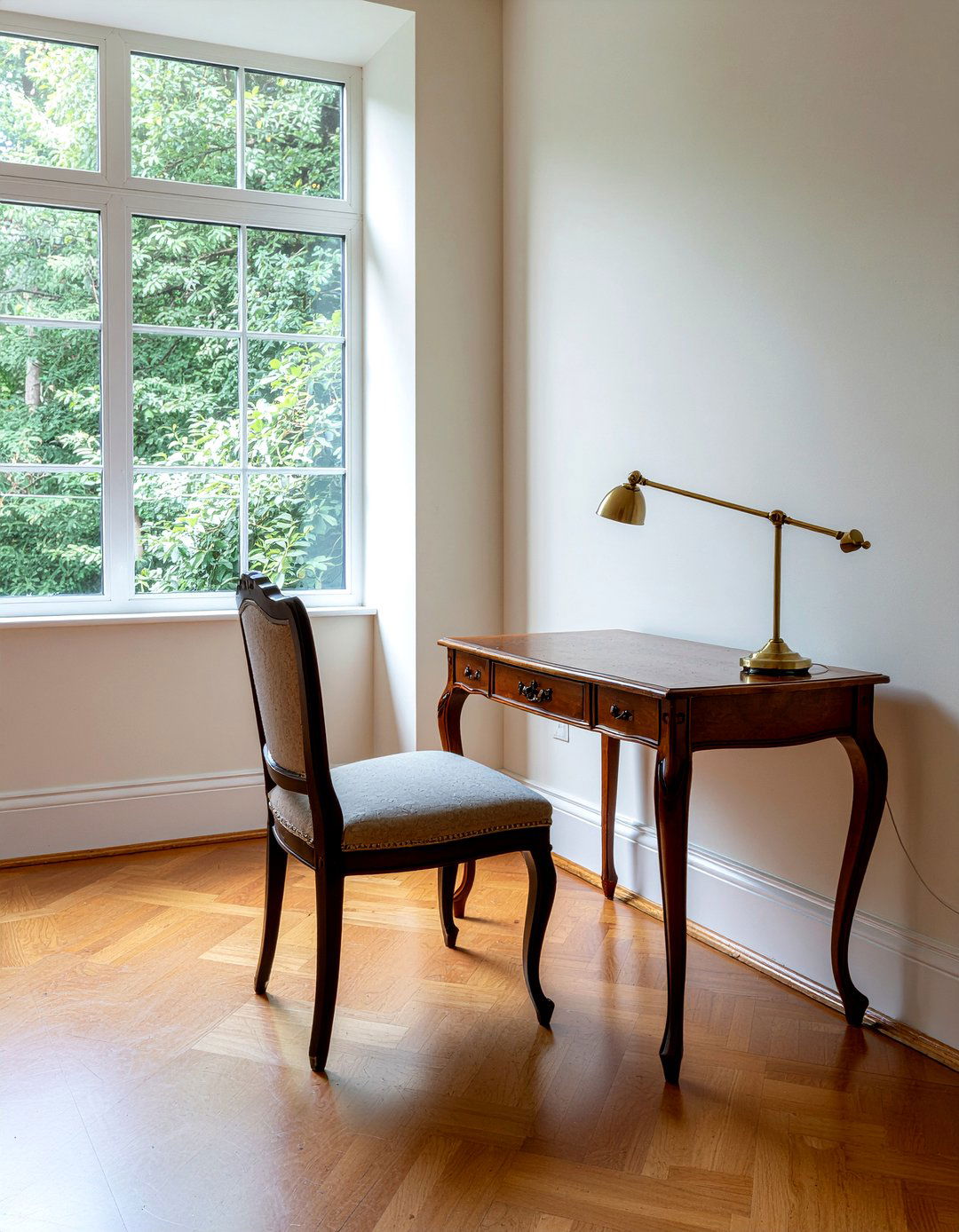 Antique writing desk - 30 Georgian bedroom ideas