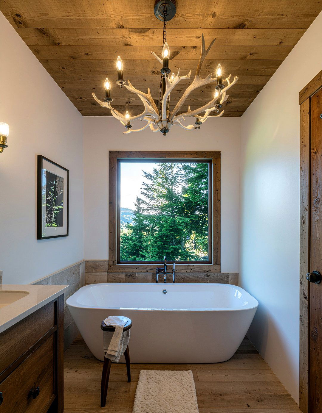 Antler Chandelier Lighting - 30 lodge bathroom ideas