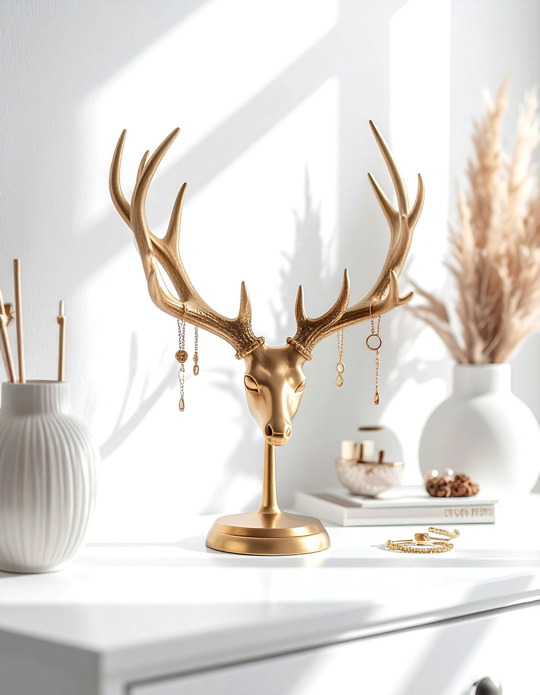 Antler jewelry stand - 30 horn decor ideas