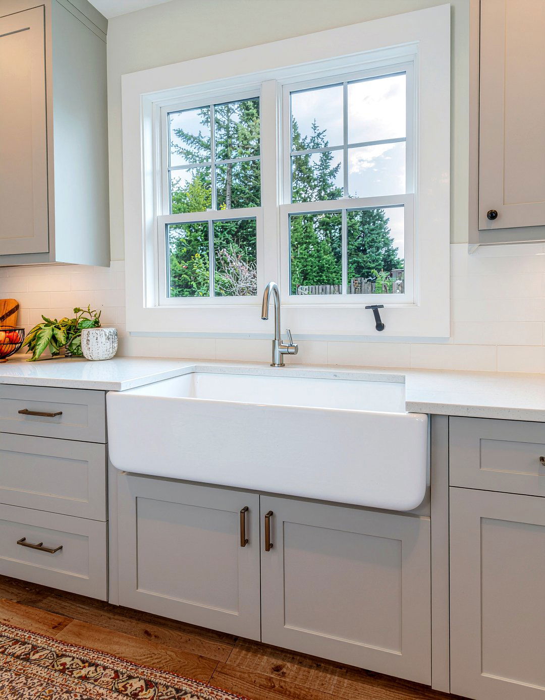 Apron front sink - 30 modern farmhouse kitchen ideas