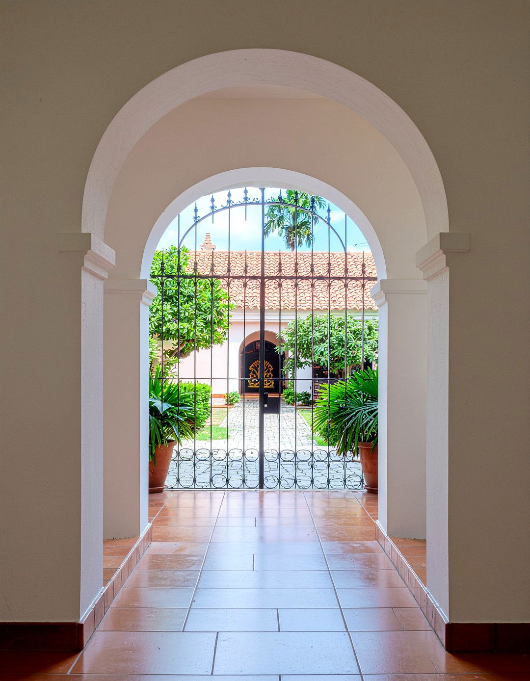 Arched Doorway Design - 30 Mexican living room ideas