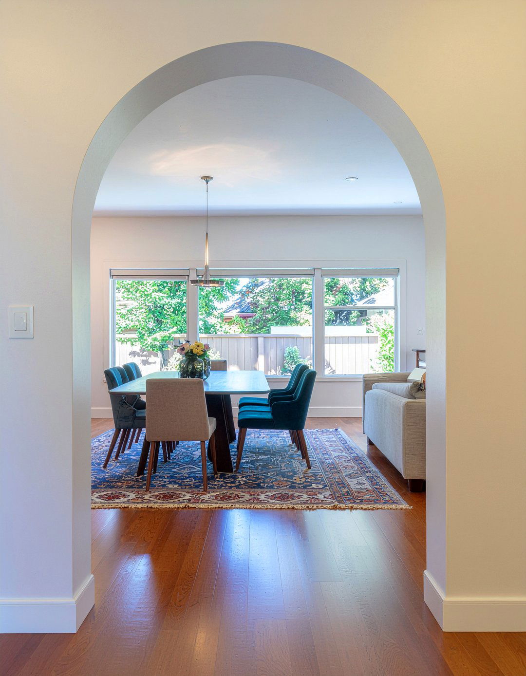 Arched Doorway Dining Room - 30 retro dining room ideas