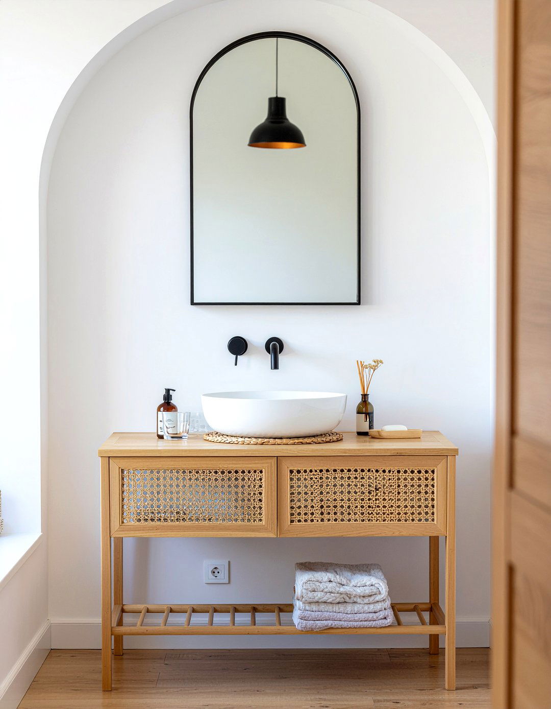 Arched bathroom mirror - 30 bathroom trendy element ideas