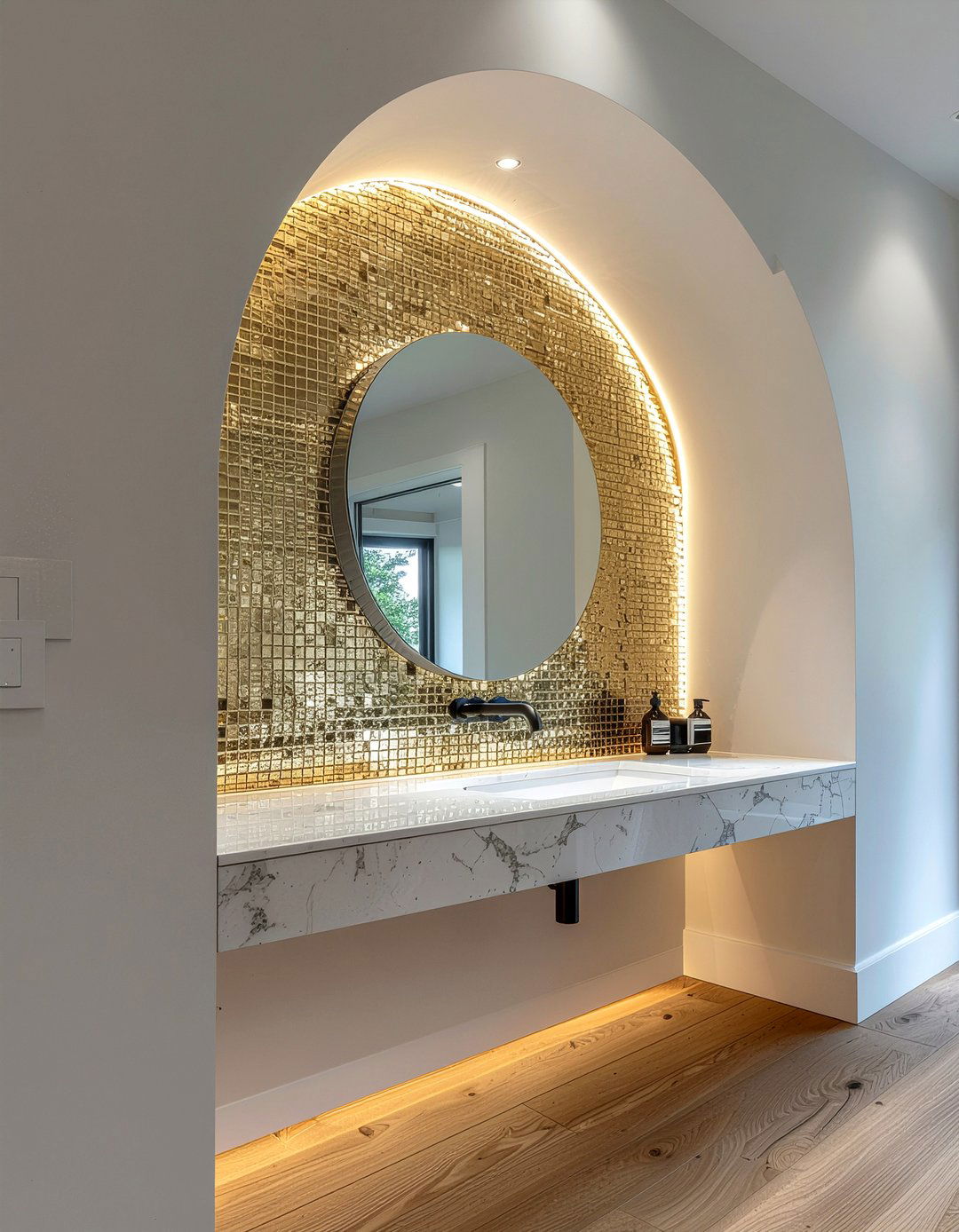 Arched bathroom wall niche - 30 bathroom feature wall ideas