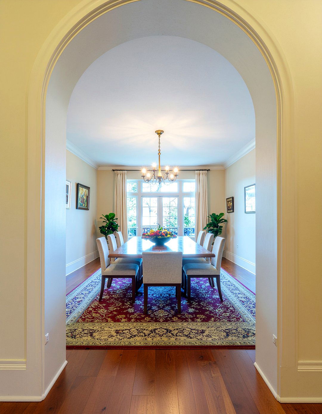 Arched dining doorway - 30 restored dining room ideas