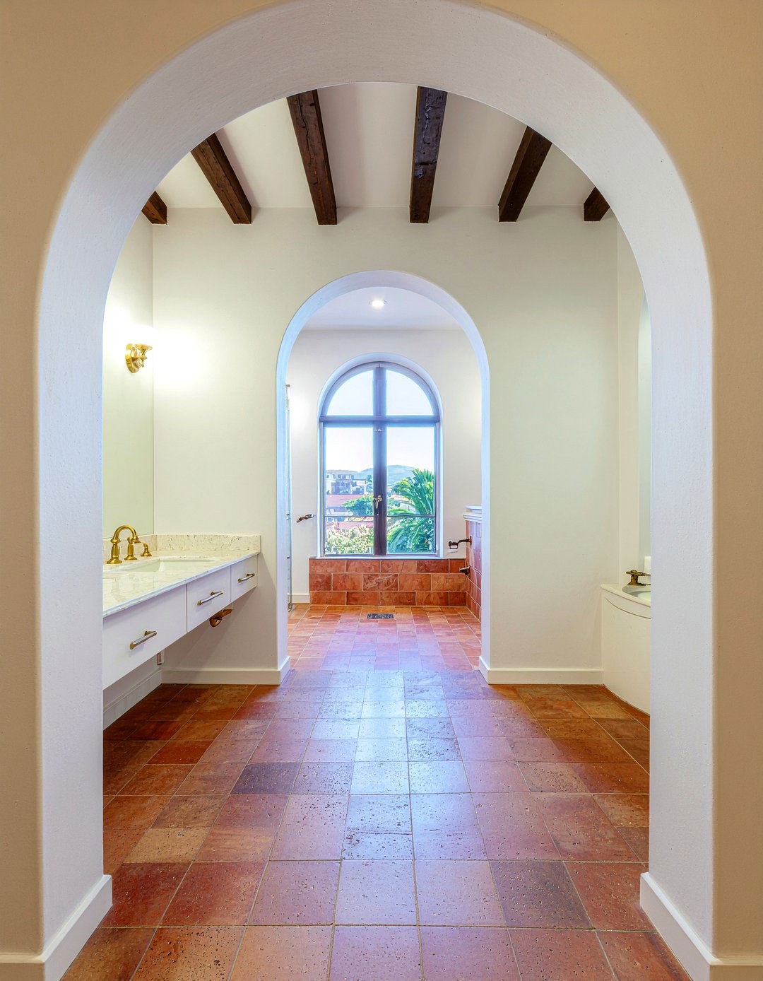Arched doorway bathroom - 30 bathroom depth ideas