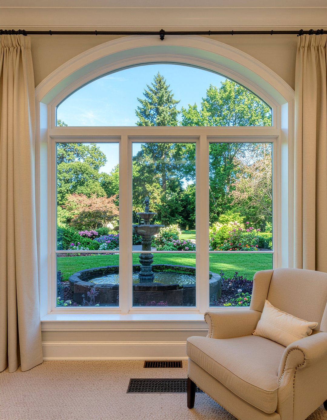 Arched picture window - 30 living room picture windows