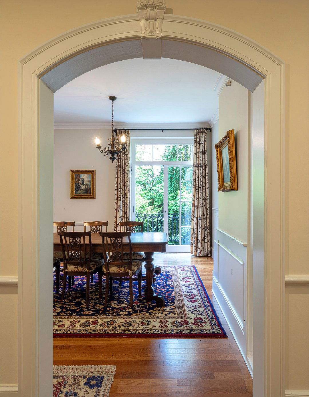 Architrave - 30 dining room trim ideas