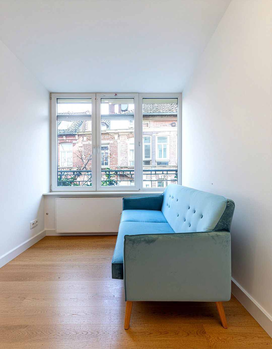 Armless sofa - 30 tiny living room ideas