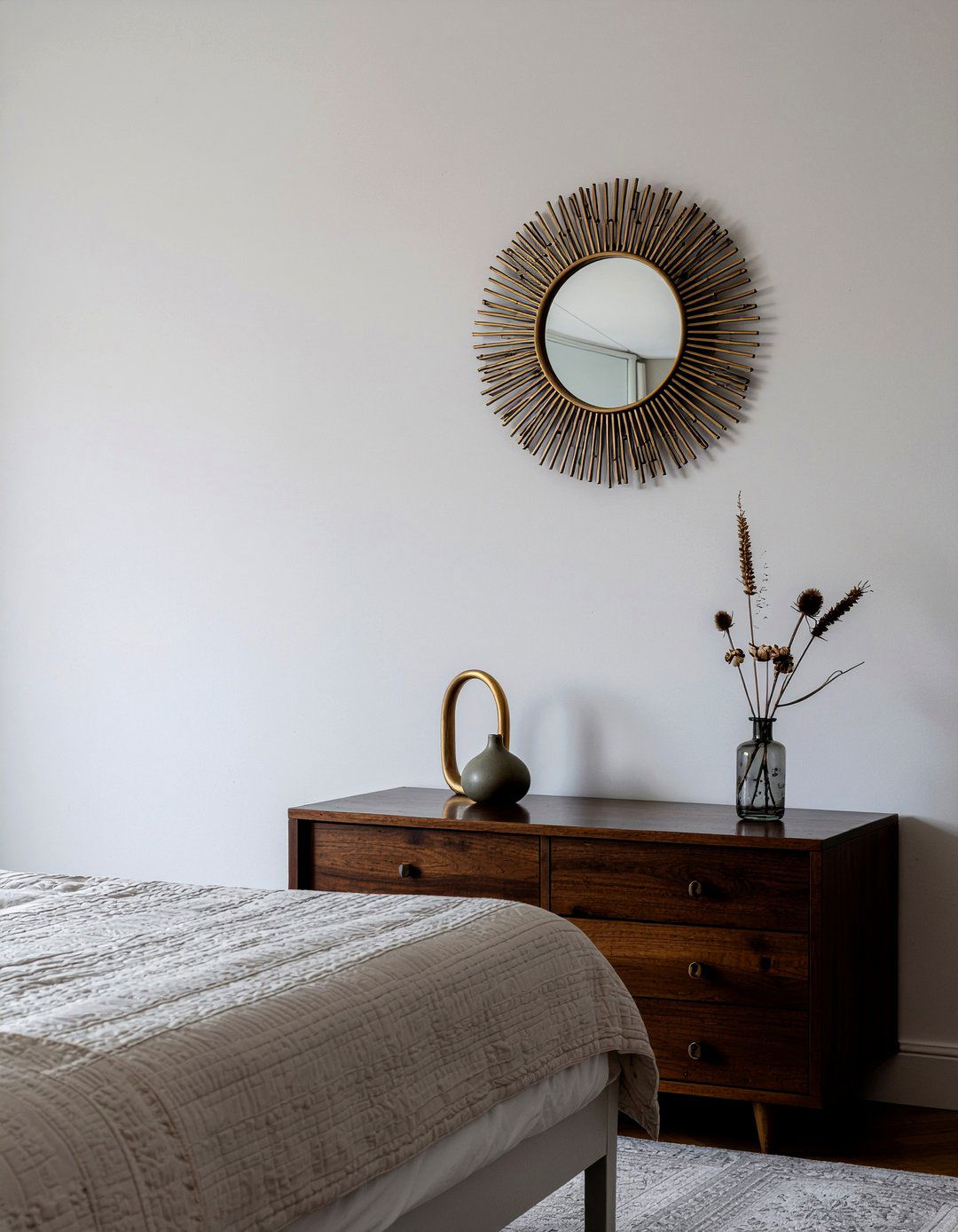 Art deco mirror - 30 glam bedroom ideas