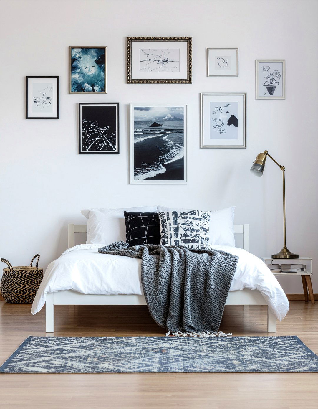 Art gallery wall - 30 bedroom hobby display ideas