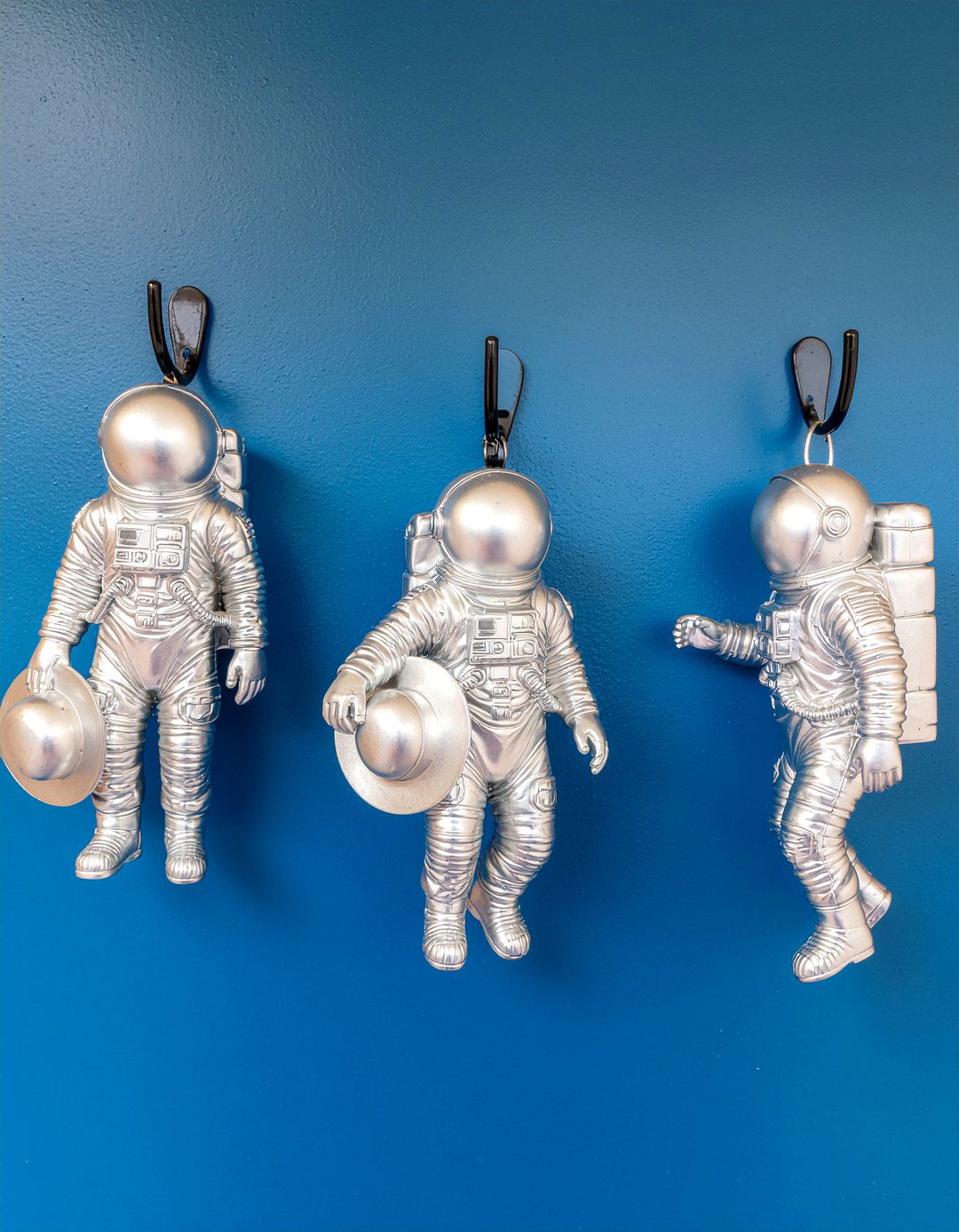Astronaut Wall Hooks - 30 solar system bedroom ideas