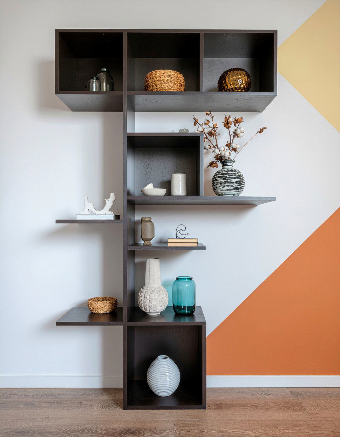 Asymmetrical open shelf bookshelf - 30 living room bookshelf ideas