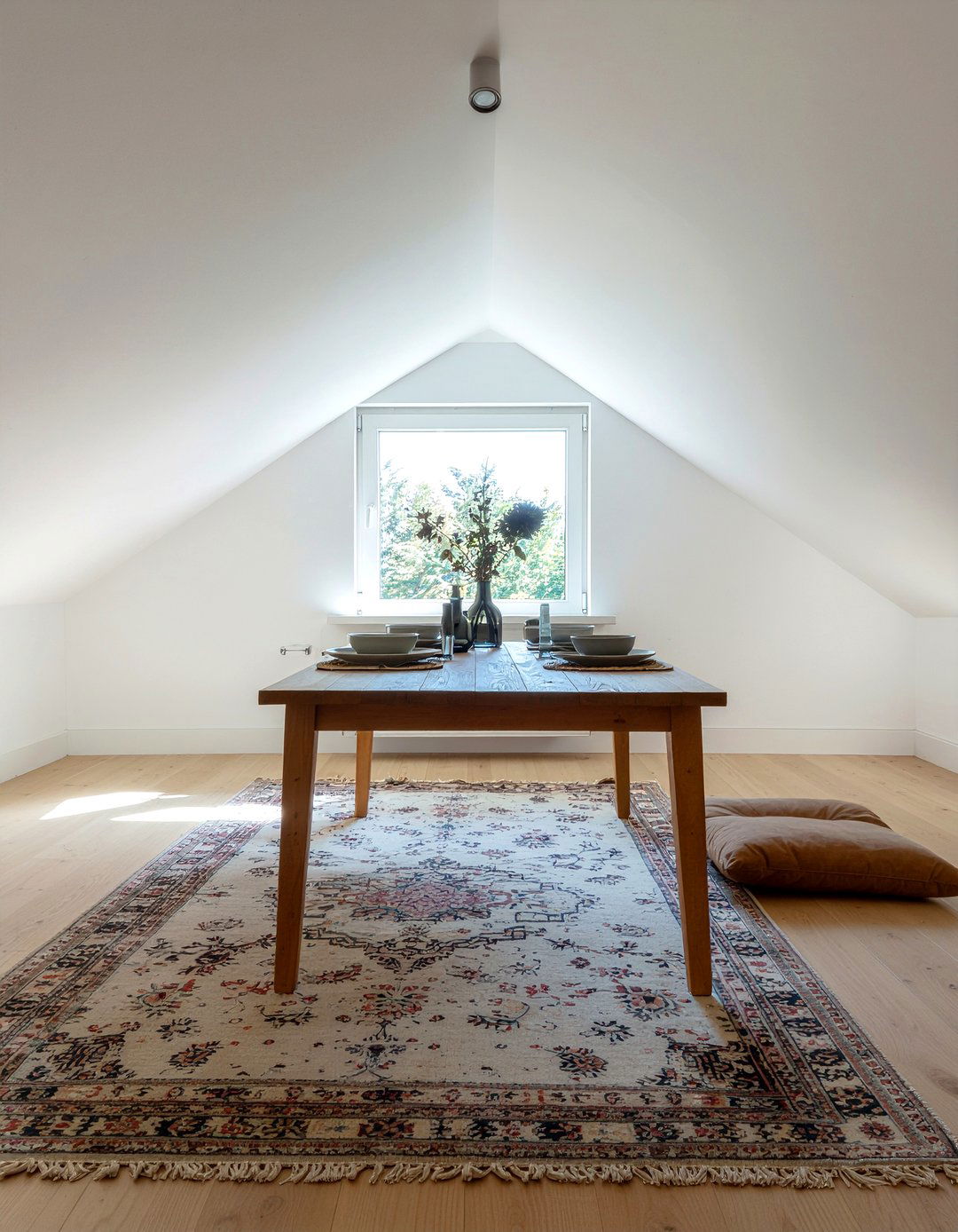 Attic dining space layout - 30 flex space dining ideas