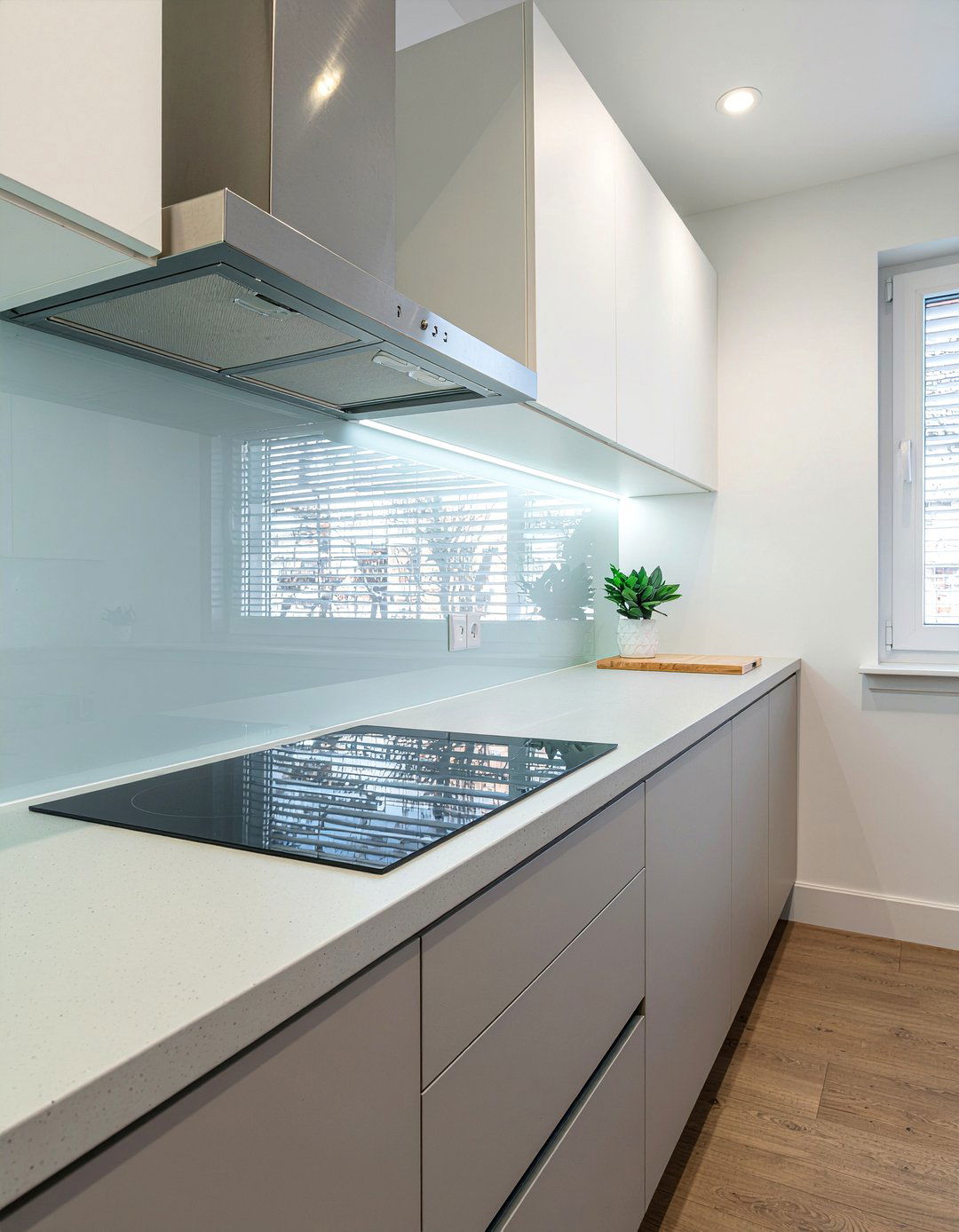 Back Painted Glass Backsplash - 30 glass tile kitchen backsplash ideas