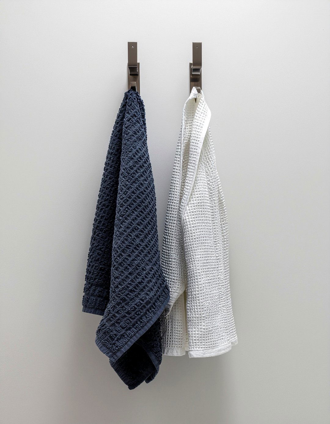 Back of door hooks - 30 bathroom optimization ideas