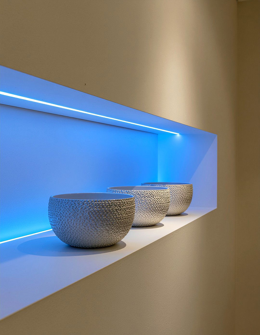 Backlit Wall Niche - 30 bedroom niche ideas