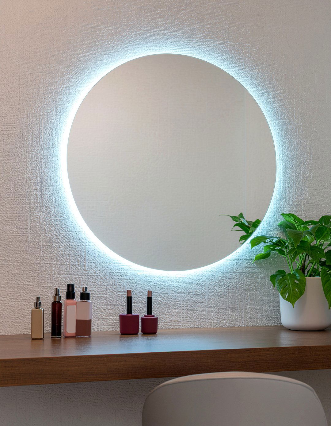 Backlit mirror - 30 luxe bathroom ideas
