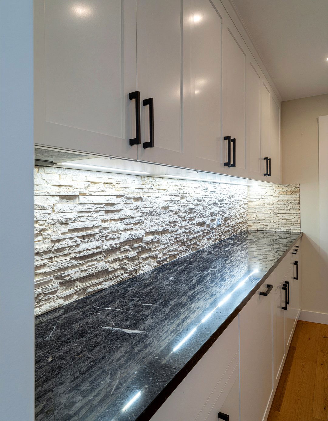 Backsplash accent lighting - 30 LED strip kitchen lighting ideas