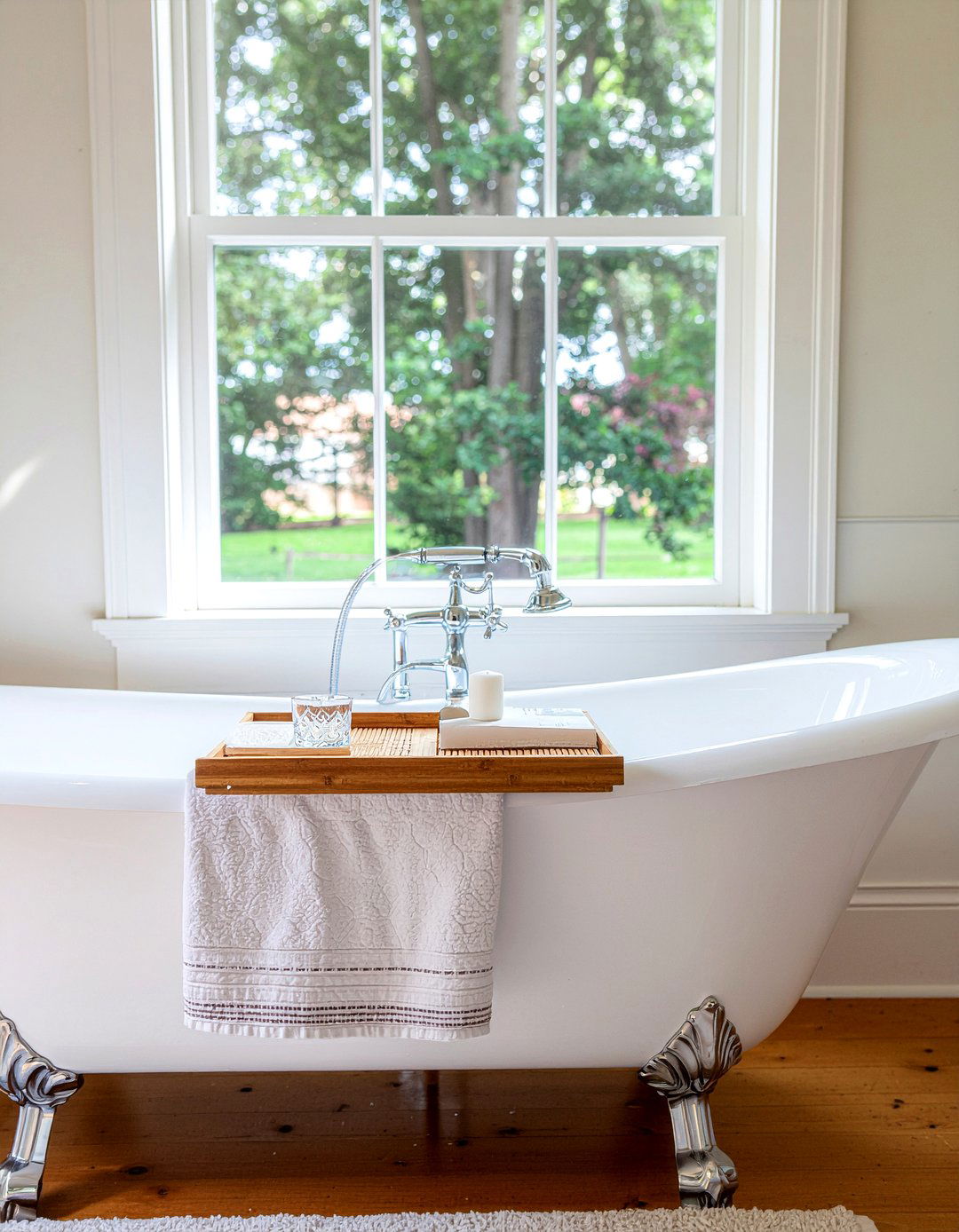 Bamboo Tray On Clawfoot Tub - 30 bamboo bathroom ideas