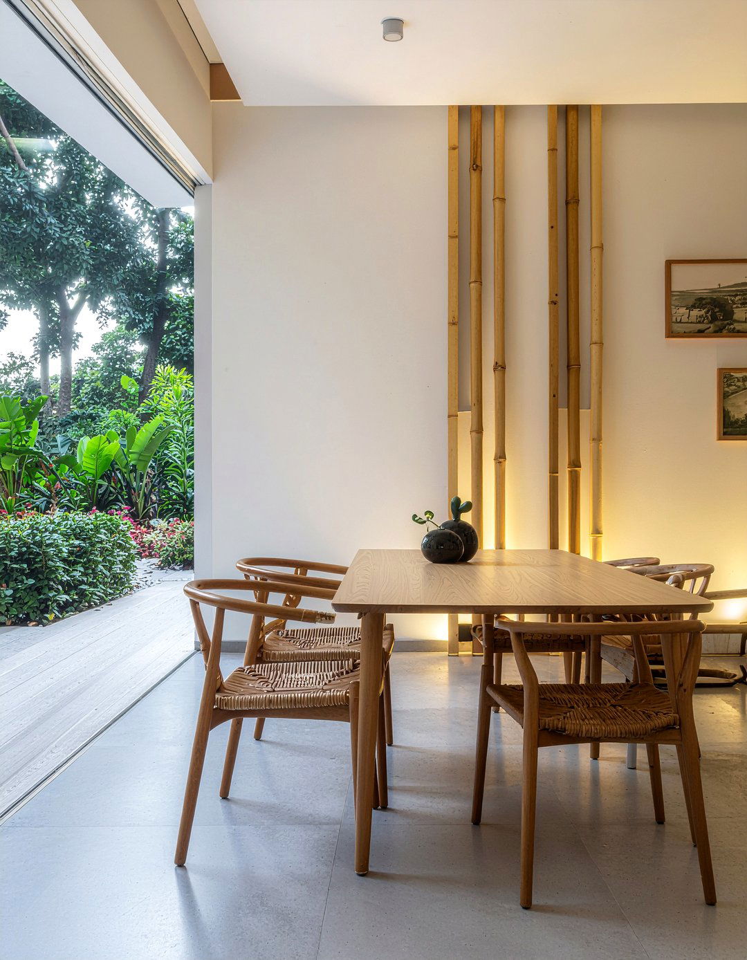 Bamboo Wall Decor - 30 Japanese dining room ideas