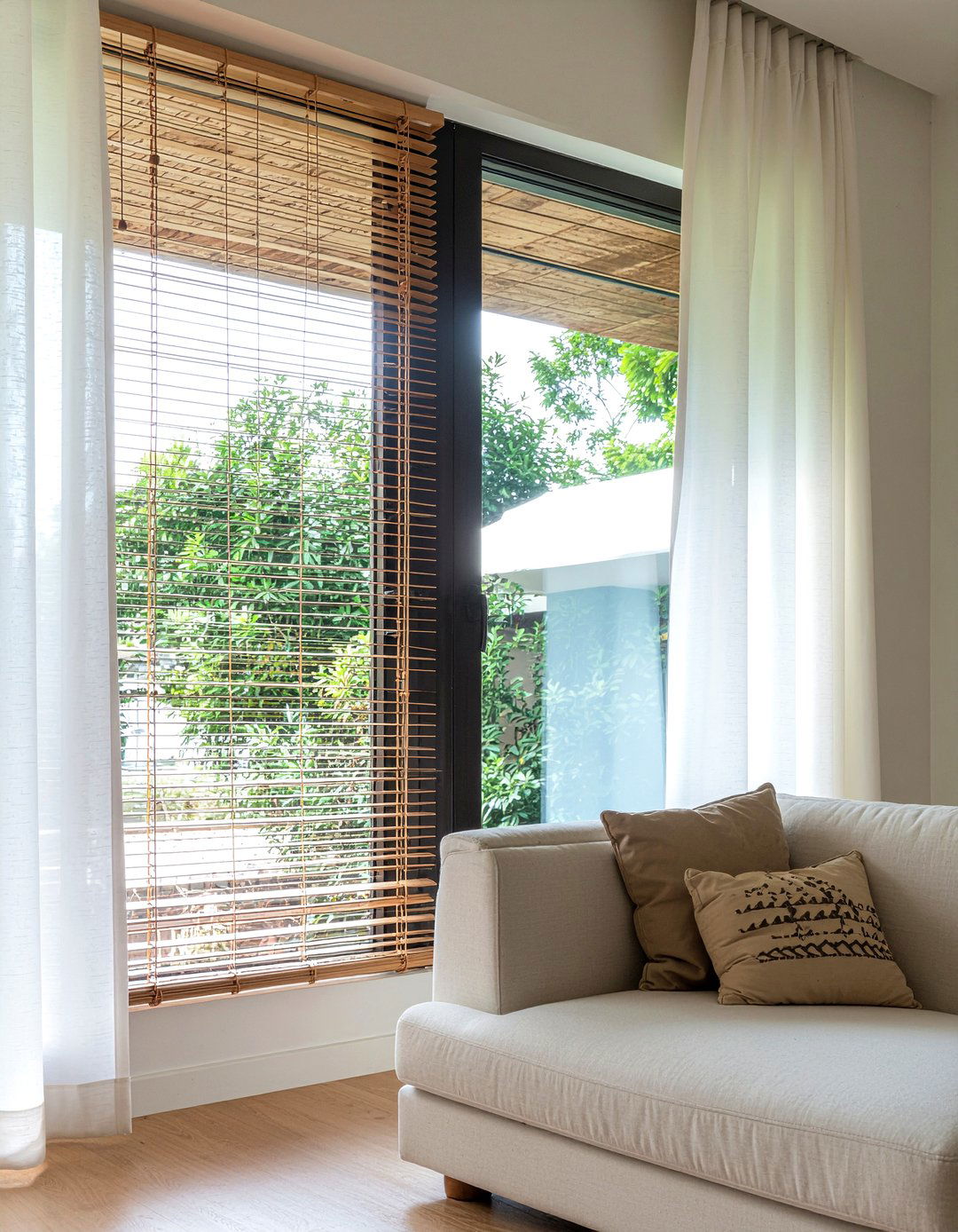 Bamboo Window Shade Living Room - 30 cozy texture living room ideas